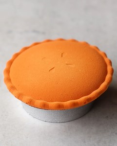 Pie Emoji Dessert 🥧 Using a 3D printed mold, I recreated the pie emoji and turned it into an edible dessert! The chocolate pie shell was filled with thinly layered caramelised appled, vanilla cream and crumble. I filled the pie lid with a soft salted caramel! | Matt Adlard