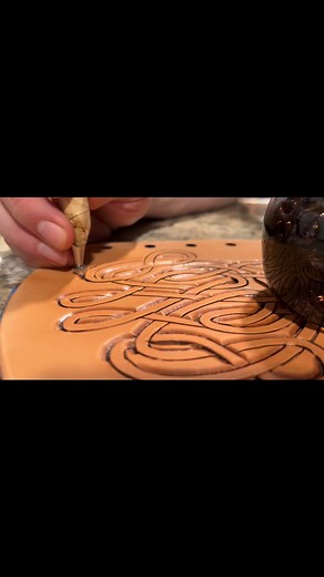 Carving custom knotwork into the Bowwarden Archer’s Bracer. Follow for the final look. Hand-Carved Leather for the Bow-Bound 🏹 For the Wanderer, the Wayfinder, and the Archer Who Watches the Horizon In the old world—where the ash trees grow tall and winds carry stories across wide valleys—there were those who stood behind the shield wall, and those who stood beyond it. Archers. Pathfinders. Silent watchers who moved through forest shadow and mountain snow, trusting in instinct, patience, and pr