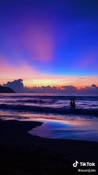 Stunning Sunset Beach Scenes Captured on Video