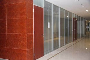 [Hot Item] Good Quality MDF Office Partition Wall with Magnetic Blinds and Hinged Door