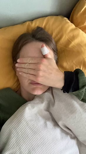 #Wake & Make! Me after a night shift, morning sleep and straight into what I love best 💐❤️ Thanks to @bogboy_booch_ & @thelittlewren_studio for the pleasure of making this for you ✨ | Julie Magee Karlshoj