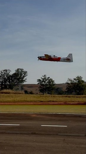 Super Tucano RC: Incredible Low Pass Sequence!
