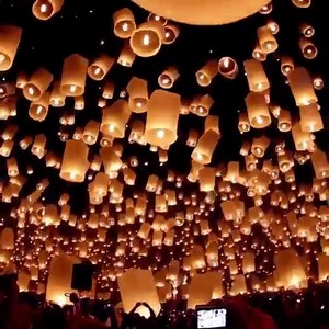 Floating Lantern Festival in Yi Peng, #Thailand | inItaly