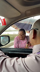 93K views · 2.4K reactions | Saat menuju sipahutar bertemu dengan Inang Boru Pasaribu yang telah merasakan dampak pembagian benang tenun yang dibagi Ibu Satika Simamora di awal awal saya menjabat sebagai bupati #tapanuliutara #petenun #taput #sorotan #viral | KRA Drs Nikson Nababan Darmonagoro MSi | Facebook