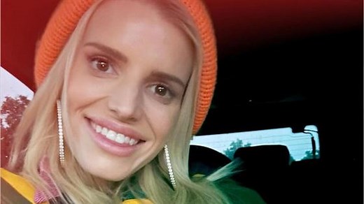 See Jessica Simpson Wear Her 8th Grade Cheerleader Jacket