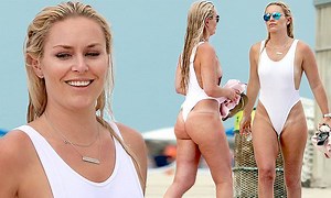 Stunning Lindsey Vonn laughs and giggles with friend and boyfriend