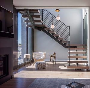 [Hot Item] Customized Metal Railing Indoor Straight Single Stringer Stairs