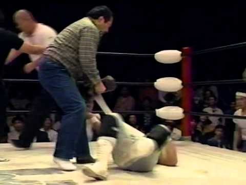 FMW (4/1/90) - Atsushi Onita/Tarzan Goto vs. Dragonmaster/Masanobu Kurisu (Texas Street Fight)