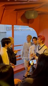 67K views · 93 reactions | #MrsGreen Apple と#StrayKids のご対面から、#Blackpink #Jisoo の来場まで。豪華ゲストが盛り上げた、#TommyHilfiger 2025年春夏コレクション。 #voguejapan_collection | VOGUE JAPAN | Facebook