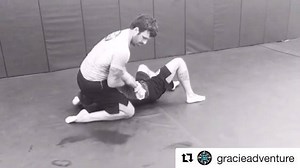 Technique with pedigree. @rollesgracie shows how to attack the kimura as a counter to the single leg entry. Go train. #jiujitsulifestyle #manhattan #nyc #jiujitsu #jiujitsumag #gracie #graciejiujitsu #rollesgracie #renzogracie #oss #technique #howto #nogi #wrestling #tutorial | Jiu-Jitsu Magazine