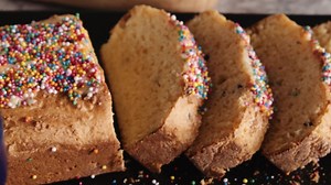 The best baking hack! Melted ice-cream bread. All you need is two ingredients: Hinterland Ice Cream Passionfruit Ripple or Vanilla (or a mix of both) and self-raising flour. That’s it! Check out this easy recipe and try it today, we are positive everyone will love it! | Norco Milk