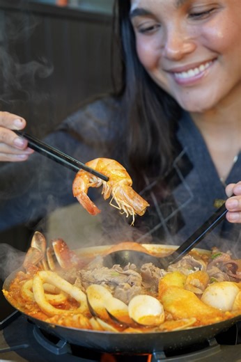 Our Thai Flavor Hot Soup is bold, aromatic, and full of comfort. A rich, tangy broth layered with sliced pork, crab, baby octopus, tofu, fresh veggies, and Thai-inspired spices — every sip is warm, zesty, and deeply satisfying. Perfect for when you’re craving something cozy with a kick. 🔥✨ | Boiling Point USA