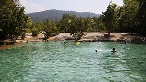 Ngất ngây vẻ đẹp của hồ Ngọc Lục Bảo ở Thái Lan