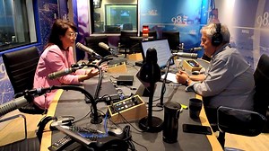 «Jamais les enquêteurs de l'UPAC n'ont pris soin de me rencontrer pour obtenir ma version des faits». Nathalie Normandeau est amère envers le système de justice qui continue de la faire poireauter depuis trois ans; elle en veut également à ses anciens collègues politiciens. Écoutez l'entrevue 🎧 ➡️ bit.ly/301rGIP | Paul Arcand