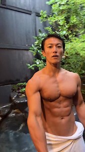 Hot water relaxes the nervous system. Blood vessels open. Circulation deepens. This is not luxury — it’s physiology. When the body feels safe, strength returns naturally. | 香月啓太