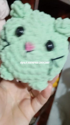 TEJEMOS GATITOS EN CHENILLE 🤩😉 TUTORIAL EN COMENTARIOS 👇🏻❤️ GUARDA Y COMPARTIIII 💕 | ojalasiemprecrochet