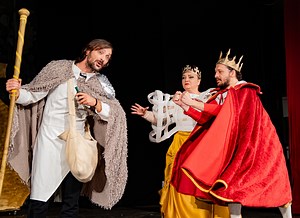Teatrul ”Tudor Vianu” – invitație în lumea basmelor