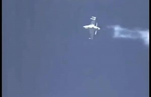 The F-16 pilot deliberately gets the aircraft out of control. New software and flight computer are being tested on the asymmetrically loaded aircraft. The pilot successfully regains control. Credits : AVweb/ You Tube | Defence Express