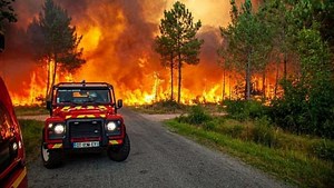 Ngeri! Ini Potret Prancis yang Membara karena Kebakaran Hutan