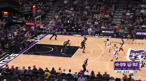 Richaun Holmes continuing the 3rd Quarter dunk fest