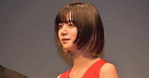 池田エライザ、母と“初”の親子撮影　そっくりな目元に「ドキッ」「美人さん親子」と反響集まる（2/2） | ねとらぼ