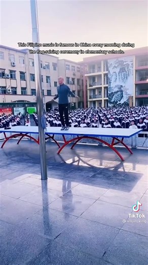 Sikat pala ang budots sa China! Sana sa Pinas din gamitin toh sa mga exercise activities during flag ceremonies... Cute kaya! Tangkilikin ang sariling atin! ctto | One Heart Kapuso