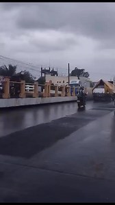 LOOK| Clean up drive ginpatigayon sa creek nga sakop sang Barangay Banago sini nga aga, July 25,2025. Ila ginpanghawanan ang mga naga-clog nga basura sa alagyan sang tubig. #DYHBnews | RMN DYHB Bacolod 747