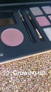 Magnetic GOLD PALETTE Set of 10 Cosmetics & 4 Accessories 🆕🆕🆕🆕 by Vipera Cosmetics Παλέτες «Special Edition» με μαγνητικό κλείσιμο και ενσωματωμένο καθρέφτη, ιδανικές και για την τσάντα. Περιλαμβάνουν: -Σκιές βελούδινης υφής -Highlighter -Lip Enhancer -Ρουζ -Έξτρα πινέλα για το μακιγιάζ Είναι compact σε χρυσή, πολυτελή συσκευασία, ιδανική για το προσωπικό σας μακιγιάζ, για δώρο ή για makeup artists. Διατίθεται σε 2 προτάσεις χρωμάτων: -No 21 Young Love - Σε παστέλ, nude χρωματισμούς -No 22 G