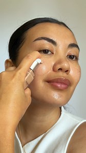 Skincare meets makeup magic ✨ Apply HydraPlay Daily Moisturizer as a primer, then try this concealer hack: dab a little Eight Hour Cream Skin Protectant under your eyes before concealer for smooth, crease-free coverage. What are your favorite beauty hacks? Shopee: https://bit.ly/3GigD5w Zalora: https://bit.ly/3PTWXYF Lazada: https://bit.ly/3VvsXnc | Elizabeth Arden