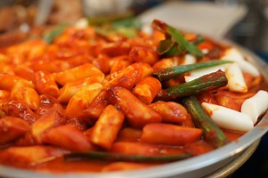 Lagi Doyan Makan Topokki? Nih Manfaat dan Kerugian Mengonsumsinya - GenPI.co JOGJA