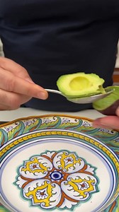 Smoked Salmon, yogurt & dill burrito 🌯 Ooo so good! See recipe below. Ingredients: Yogurt dressing: 1 cup plain yogurt 2 garlic cloves, minced 1 lime, juiced Salt, QB Black pepper, QB Avocado Spread: 1 med. avocado, mashed 1 tsp chilli flakes 1 tsp salt 1 lime, juiced 2 tsp extra-virgin olive oil To assemble: 4 large tortilla wraps 24 slices cold smoked salmon or lox 4 handfuls of arugula Fresh dill, QB In a bowl, add yogurt, garlic, lime juice, salt and pepper. Mix and set aside. In another bo