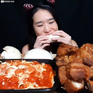 Enjoying some Sio Pao, Filipino Sweet Spaghetti and Lechon kawali! #mukbang #asmr #eatingsounds #filipinofood | Peggie Neo