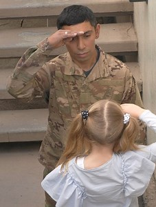 Soldier Gets a Heartwarming Salute from a Little Lady!👧💖 | Bored Panda Art
