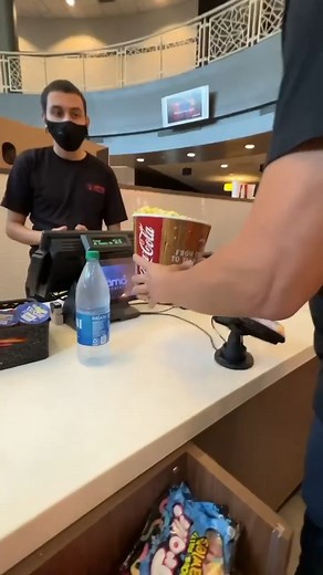 72K views · 990 reactions | Free popcorn with this movie theatre hack #foodback #movies #movietheater #hack #viral #reels | HellthyJunkFood | Facebook