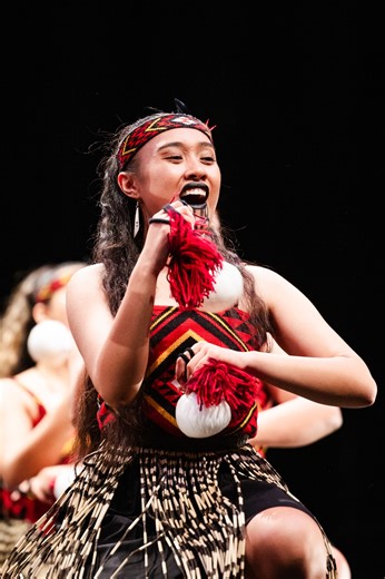 Swimming Poi 🌊 #haka | Te Maurea Whiritoi