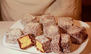 SA NAJMANJE SASTOJAKA DO SADA - ČUPAVCI: Mekani biskvit umočen u čokoladu, pa u kokos