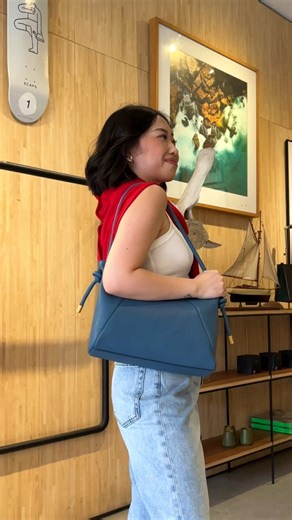 Which fashion era does this bag give? Willa Drizzle Shoulder Bag is...