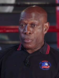 Frank Bruno explains his scary in flight experience 😨 | Boxing - Sun Sport