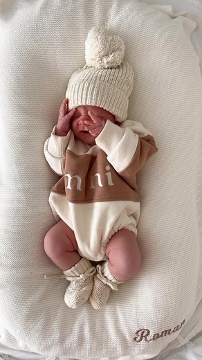 Adorable Newborn Baby Outfit & Matching Accessories
