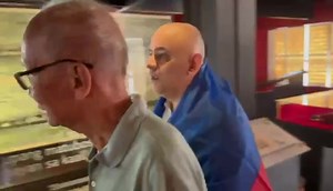 Visiting the Aguinaldo Shrine for the first time, what an experience, deep sense of passion within me, historical landmark, rush of emotions. The pride of being a Filipino overwhelmed me, filling my heart with a sense of cultural identity. Wearing the flag, I felt an overwhelming sense of responsibility to share a Filipino pride with others. Padrino Filipino, representing the flag with great honor and spreading Filipino pride wherever I go. 🇵🇭🇵🇭🇵🇭 #padrino #padrinopilipino #padriknows #Ako