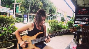 #flowing #newideas #workinprogress #bass #basssolo #bassimprovisation #basschords #femalebassist #songwriting | Bassist Amanda Ruzza