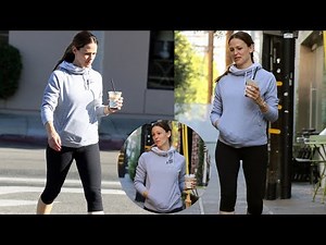 Jennifer Garner sizzles after a gym workout.. shows off her stunning figure in cropped leggings.