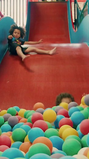 𝗥𝗮𝗶𝗻𝘆 𝗱𝗮𝘆 𝗮𝗱𝘃𝗲𝗻𝘁𝘂𝗿𝗲𝘀 𝗮𝘄𝗮𝗶𝘁! ☔🤸 Raindrops never stops play at Piglets. Climb aboard a Tractor-Trailer ride up to our Indoor Playbarn where there are thrilling slides for the brave, imaginative play for the curious, tractors and diggers for the adventurous and even hot coffee & delicious snacks from the Trough Café. What are you waiting for? | Piglets Adventure Farm