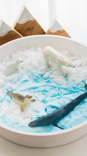 Celebrating International Day of Play with this super simple messy sensory play! A quick squirt of shaving foam in the bottom of our playTRAY with a tiny bit of blue food colouring swirled in made to make the ocean and then some ice or freezer frost to make the land. . It inevitably gets a bit messy this one but actually shaving foam is pretty easy to clean up. A bowl of water nearby to wash hands is useful, especially for those that are a bit hesitant of messy play. Mine always love the opportu