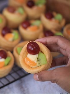 51K views · 1.1K reactions | Kue ini rasanya enak banget , meleleh dimulut bikinnya juga mudah dan simpel resep kue sus buah | Resep Masakan | Facebook