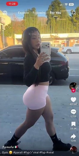 Sexy latina booty twerking