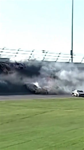 'The Big One' strikes the 2002 Daytona 500, swallowing up 18 cars #nascar #shorts