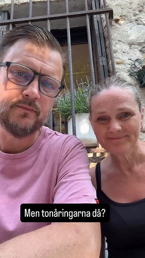 Alla i familjen ska vara nöjda! Det är så vi åtminstone försöker jobba! Det är kanske inte alltid vi lyckas, men det är tanken som räknas! 😉 Att huset vi köpte för fyra år sedan ligger där det ligger beror faktiskt till stor del på barnen, som då var 11 och 13 år och blir 16 och 18 till vintern. Ni som har, eller har haft, barn i samma ålder vet hur svårt det kan vara att få med dem om det inte är festival varje dag! 😜🎉🎆 #ungdomar #köpahusifrankrike #drömmenomettlivivärmen #husifrankrike #hu