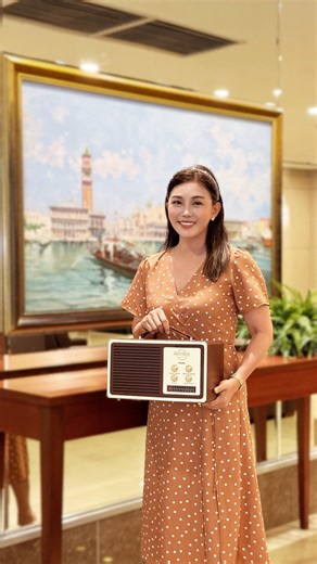 The Mooncake Lounge @ Hard Rock Hotel Penang 🥮🥮Get ready to rock this Mid-Autumn with The Broadcast Box, inspired by vintage radios, this limited-edition keepsake combines retro design with modern craftsmanship. Limited to 500 sets only!Contains 6 Halal-certified mooncake flavours: White Lotus, Pandan Lotus, Green Tea Lotus, Himalayan Pink Salt Rich Chocolate, Osmanthus Oolong Tea, and Thai Milk Tea Lotus.Each set comes with a serialised lucky draw ticket for a 2D1N Stay in the King Suite with