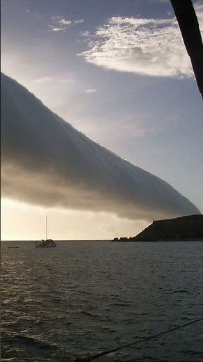 Цунами из облаков — редкое трубчатое облако в Португалии!